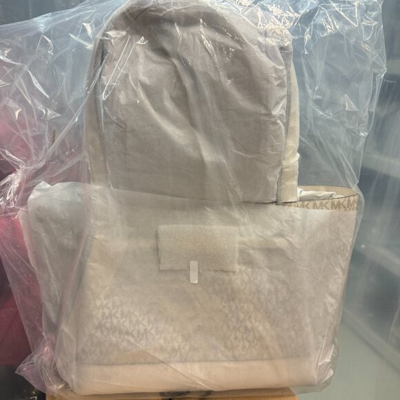 Michael Kors Reed Large Logo Tote – Light Cream Multi - Picture 5 of 6